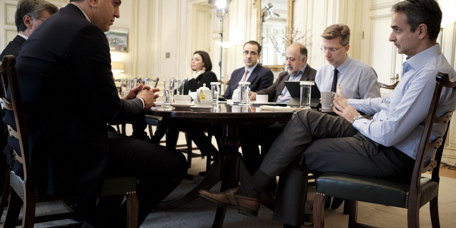 Σύσκεψη υπό τον Πρωθυπουργό, για την πορεία εξάπλωσης του κορονοϊού