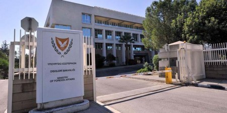 ΚΥΠΡΟΣ: Ταξιδιωτική οδηγία για αποφυγή εντελώς των ταξιδιών στο εξωτερικό εξέδωσε το ΥΠΕΞ