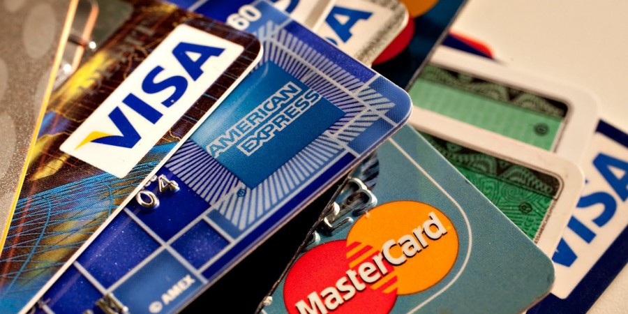 Πλαστικό χρήμα: Ο κορονοϊός φέρνει νέα όρια για το αφορολόγητο;