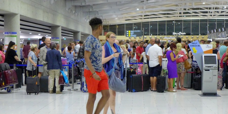 Μείωση -67,4% στις τουριστικές αφίξεις στην Κύπρο