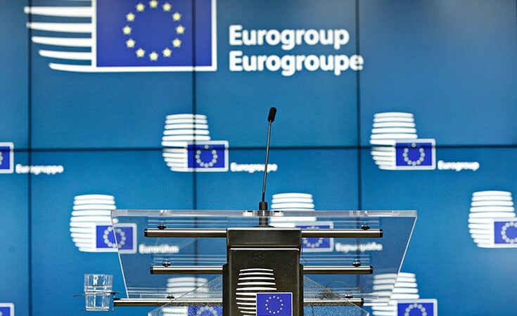 Bloomberg: «Το αποτέλεσμα του Eurogroup ήταν ένας συμβιβασμός της ΕΕ»