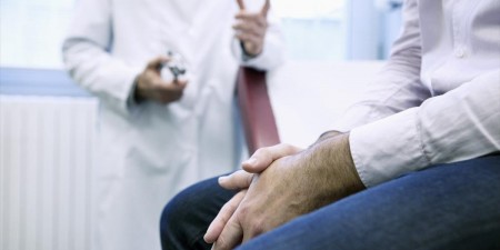 Οι άνδρες με καρκίνο του προστάτη υπό ανδρογονικό αποκλεισμό έχουν μικρότερο κίνδυνο νόσησης από το νέο κορωνοιό;