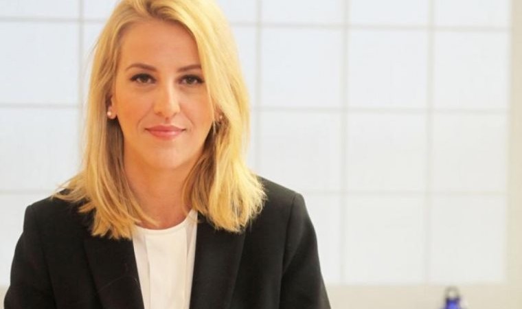 Ρένα Δούρου: Το περιβάλλον θα βρεθεί εκτεθειμένο στις ορέξεις επενδυτών που το αντιμετωπίζουν ως “εμπόδιο”