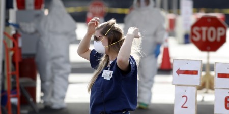 Εκατομμύρια θέσεις εργασίας έχουν χαθεί στο χώρο της υγείας στις ΗΠΑ κατά τη διάρκεια της πανδημίας COVID-19