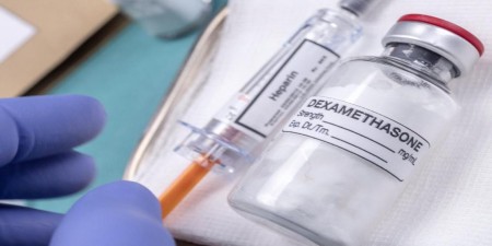 Η χορήγηση δεξαμεθαζόνης σε χαμηλές δόσεις βελτιώνει τη θνητότητα των ασθενών με νόσο COVID-19