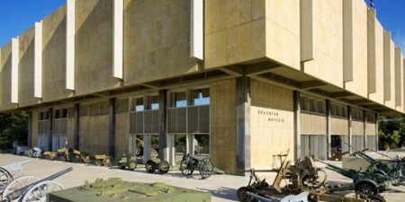 Ποιος προσπαθεί να κρύψει το πάρτι στο Πολεμικό Μουσείο;