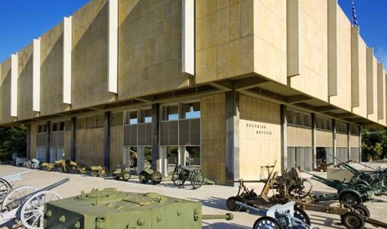 Ποιος προσπαθεί να κρύψει το πάρτι στο Πολεμικό Μουσείο;