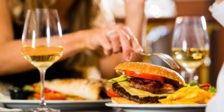 Η μείωση των συντελεστών ΦΠΑ και ΕΦΚ σε όλη την εστίαση, «κλειδί» για την επόμενη ημέρα μετά το lockdown