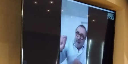 Ο Λάκης Λαζόπουλος αφηγείται μέσω skype παραμύθι στον Σύνδεσμο Προστασίας Παιδιών και Αμεα