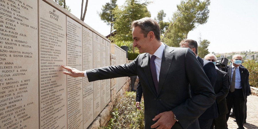 Φόρος τιμής στους Εβραίους από τον Κυριάκο Μητσοτάκη στο μνημείο του Ολοκαυτώματος Yad Vashem