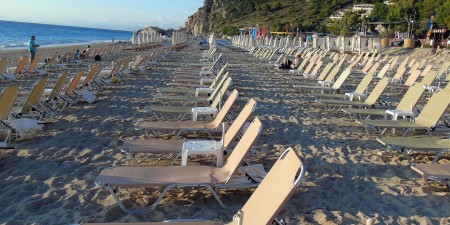 Ο τουρισμός φέρνει βαριές απώλειες στο ΦΠΑ το πρώτο εξάμηνο