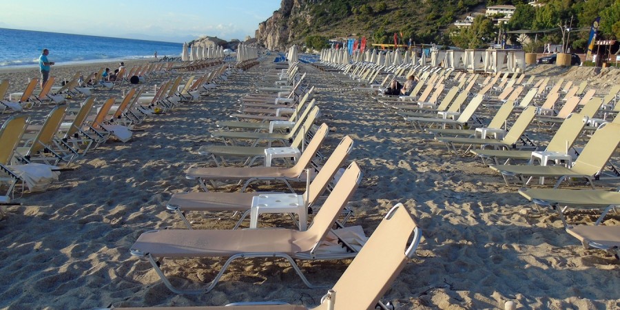 Ο τουρισμός φέρνει βαριές απώλειες στο ΦΠΑ το πρώτο εξάμηνο