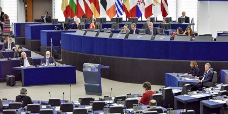 Το Ευρωκοινοβούλιο απειλεί να μην εγκρίνει τον προϋπολογισμό της ΕΕ