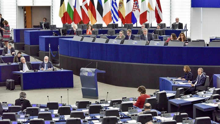 Το Ευρωκοινοβούλιο απειλεί να μην εγκρίνει τον προϋπολογισμό της ΕΕ