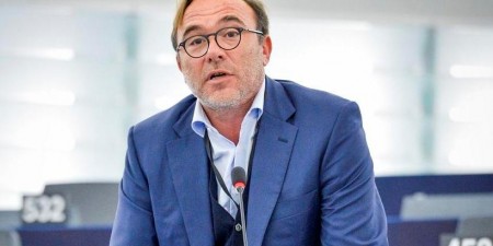 Υπερψήφισε η Επιτροπή Περιβάλλοντος τη γνωμοδότηση Π.  Κόκκαλη για το Επενδυτικό Σχέδιο Βιώσιμης Ευρώπης