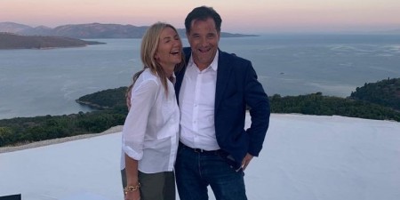 @AdonisGeorgiadi – @MarevaGrabowski