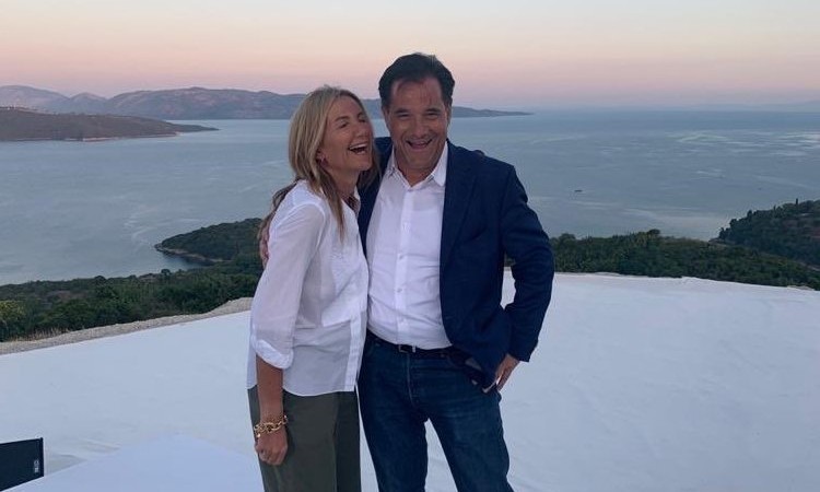 @AdonisGeorgiadi – @MarevaGrabowski