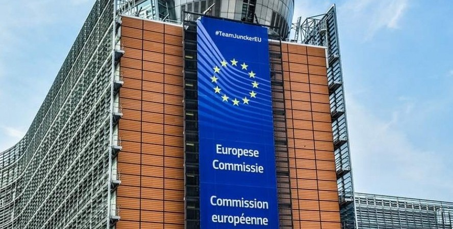 Αποστάσεις της Κομισιόν για τα μυστικά κονδύλια στη διαχείριση του προσφυγικού