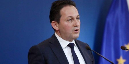 Πέτσας: «Η Ελλάδα προβλέπεται να λάβει από το Ταμείο Ανάκαμψης περίπου 32 δισ. ευρώ, εκ των οποίων περίπου 19 δισ. αφορούν επιχορηγήσεις και περίπου 13 δισ. δάνεια»