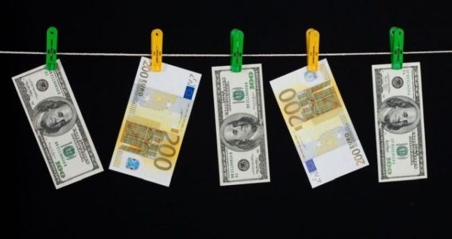 Νέα μέτρα προτείνει το Κοινοβούλιο για την καταπολέμηση του «μαύρου» χρήματος