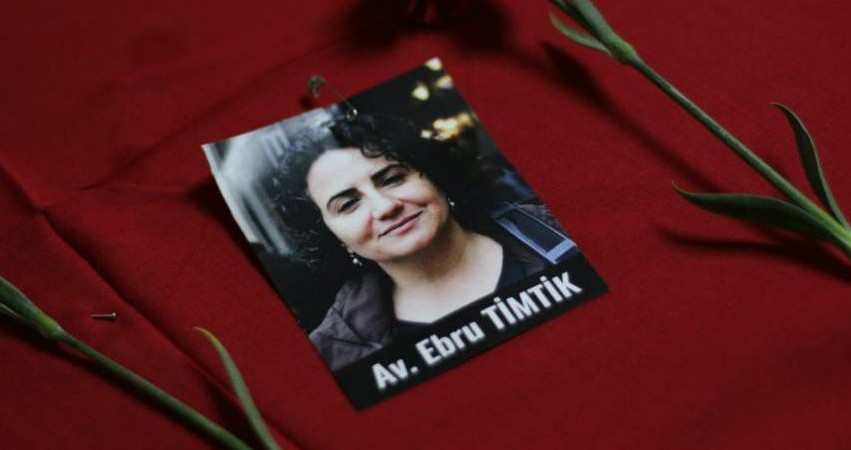 Το Παρίσι δηλώνει «βαθιά ανήσυχο» μετά τον θάνατο της Τουρκάλας δικηγόρου στη φυλακή