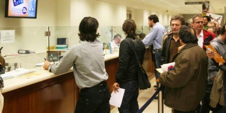 Αλλαγές από αύριο Τρίτη στις συναλλαγές των πολιτών με τις τράπεζες