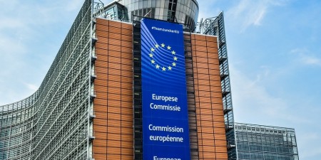 Κομισιόν: «Παραβίαση προσωπικών δεδομένων» από το Υπουργείο Παιδείας για την αναγραφή της διαγωγής στα απολυτήρια και τους τίτλους σπουδών