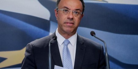 Σταϊκούρας: «Το οικονομικό σχέδιο της Κυβέρνησης αναπροσαρμόστηκε, άμεσα, και μετατράπηκε, προσωρινά, σε σχέδιο αντιμετώπισης των συνεπειών της κρίσης»