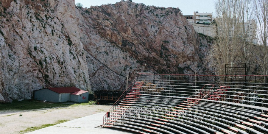 Ακυρώσεις παραστάσεων στο Φεστιβάλ στη σκιά των Βράχων 2020