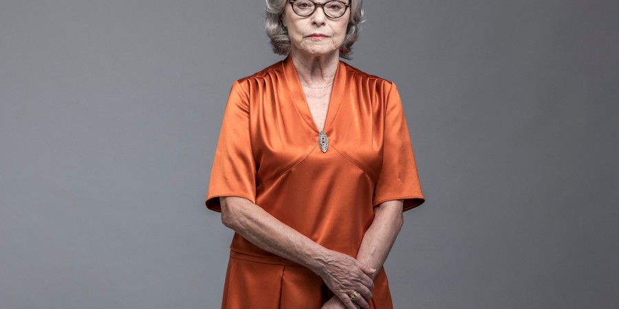 Η Ρένη Πιττακή υποδύεται «Μια Γερμανίδα Γραμματέα»