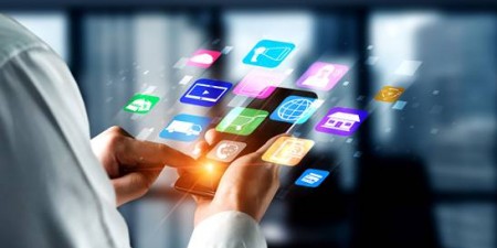 Ψηφιακή τεχνολογία: H ΕΕ πρέπει να θεσπίσει πρότυπα για τις πλατφόρμες, λέει το ΕΚ