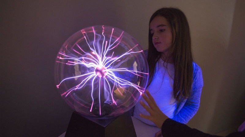 PLANET PHYSICS: Η διαδραστική και επιμορφωτική έκθεση Φυσικής παρουσιάζεται στο Κέντρο Πολιτισμού «Ελληνικός Κόσμος»