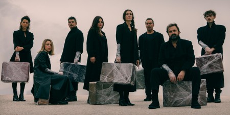 “ΑΥΤΟΙ ΠΟΥ ΠΕΡΠΑΤΟΥΝ ΣΤΑ ΣΥΝΝΕΦΑ” του Γιάννη Σκαραγκά