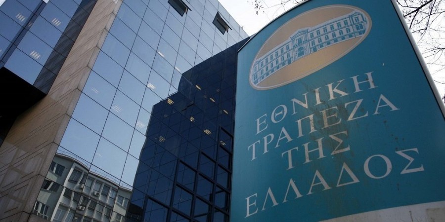 Διευκρινήσεις από την Εθνική Τράπεζα για τις μη έγκαιρα εκκαθαρισμένες χρεώσεις συναλλαγών καρτών