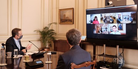 Κυριάκος Μητσοτάκης: Περισσότερα από 25 εκατομμύρια δόσεις εμβολίων δωρεάν