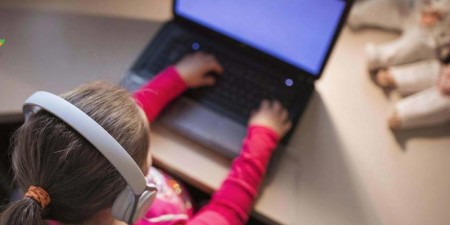 Τα πιτσιρίκια του Δημοτικού γελούσαν με την τηλεκπαίδευση