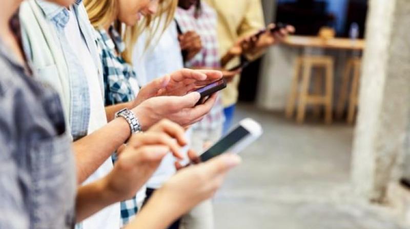 Πανάκριβα πληρώνουν οι πολίτες για ένα δίκτυο που “πέφτει” συνέχεια