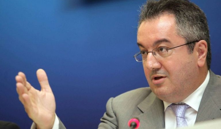 Ηλίας Μόσιαλος: Εμβόλια και μεταλλάξεις του κορωνοϊού