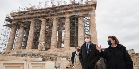 Μητσοτάκης στα εγκαίνια του νέου ανελκυστήρα πλαγιάς στην Ακρόπολη: «Η Ακρόπολη λάμπει πιο φωτεινή από ποτέ, αλλά και πιο προσβάσιμη από ποτέ»