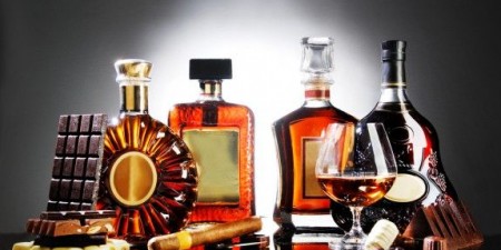 Μόνο οφέλη για όλους θα προκαλούσε μια μείωση του ΕΦΚ στα αλκοολούχα ποτά