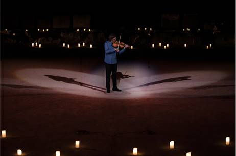 Ο Λεωνίδας Καβάκος ερμηνεύει Μπαχ στην Επίδαυρο