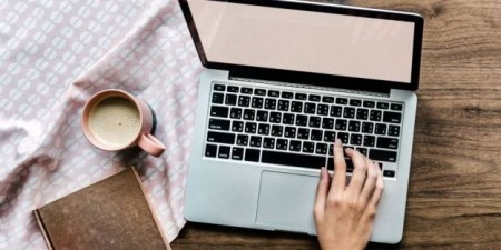 Ανάμεσα στα πολλά που έχει διαλύσει ο κορωνοϊός είναι και οι εργασιακές σχέσεις