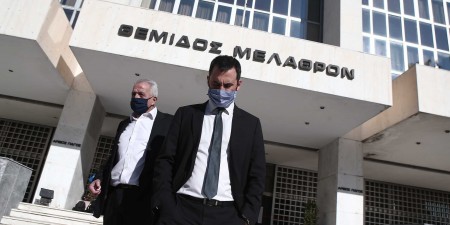 Μήνυση για την υπόθεση της FolliFollie από τους Φλαμπουράρη, Χαρίτση και Αραχωβίτη