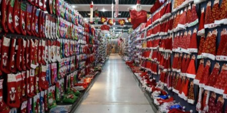Αντιδράσεις για την πώληση χριστουγεννιάτικων ειδών στα σουπερμάρκετ