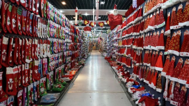 Αντιδράσεις για την πώληση χριστουγεννιάτικων ειδών στα σουπερμάρκετ