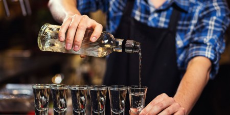 Κατάρρευση των πωλήσεων στο χονδρικό εμπόριο αλκοολούχων ποτών έφεραν τα lockdown το 2020