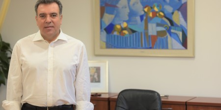 Από το Υπουργείο Τουρισμού στη Σχολή Ανθρωπιστικών Επιστημών του Πανεπιστημίου Αιγαίου ο Μάνος Κόνσολας