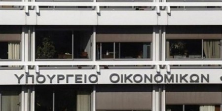 Υπ. Οικονομικών: «Σκουπίζει» κοινοτικούς πόρους  και προσβλέπει στην ΕΚΤ για να γεμίσει τον «κουμπαρά» στήριξης