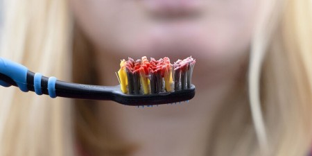 Η περιοδοντική νόσος είναι επιβαρυντικός παράγοντας για τη νόσο COVID-19