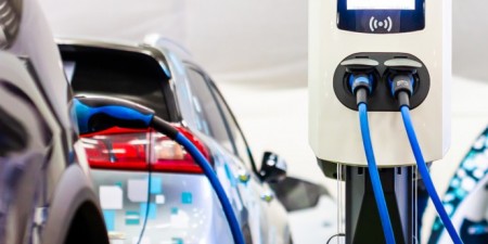 LeasePlan: Το 84% των Ελλήνων οδηγών βλέπει θετικά την ηλεκτροκίνηση